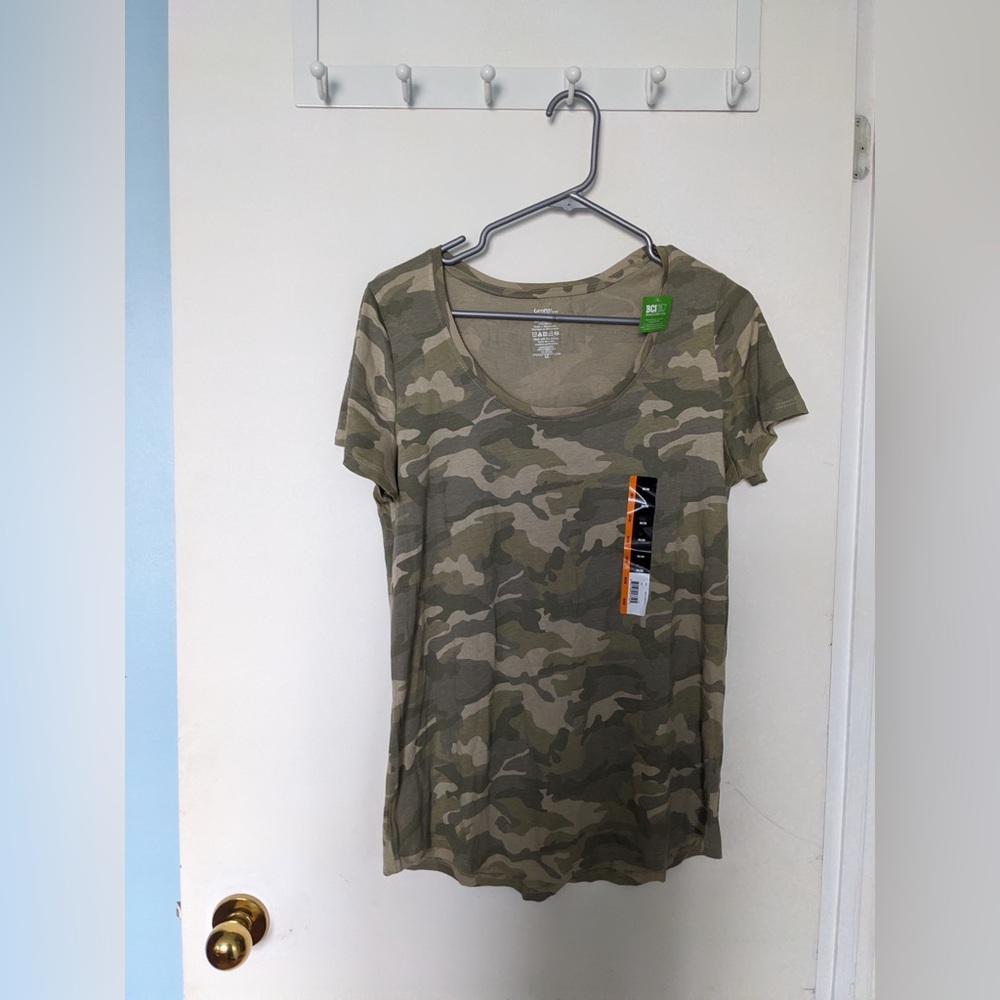 George t-shirt green camouflage size medium